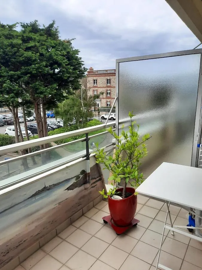 Dinard Apartment 0*,